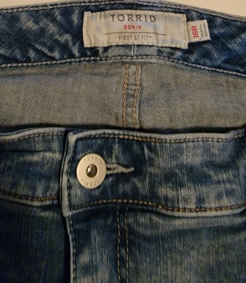 Torrid Boyfriend Jeans Women's 18 R First at Fit Medium Wash - Picture 4 of 4